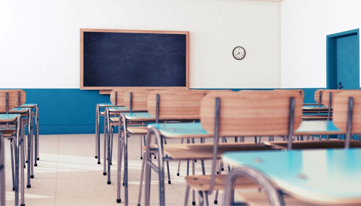 SCUOLA-banchi-vuoti