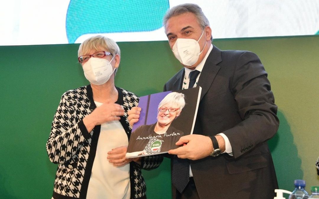 Cisl, Luigi Sbarra eletto Segretario generale. Furlan: “Passo il testimone in mani sicure”. Sbarra: “Grazie Annamaria, lasci un sindacato ‘del fare’, riformatore, rinnovato ma radicato nei valori che ne hanno ispirato la nascita e l’azione”
