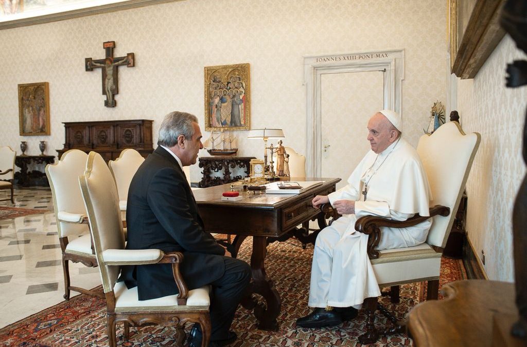 Papa Francesco incontra il Segretario della Cisl Luigi Sbarra.“Mettere al centro il tema del lavoro, della sua dignita’ e sicurezza”