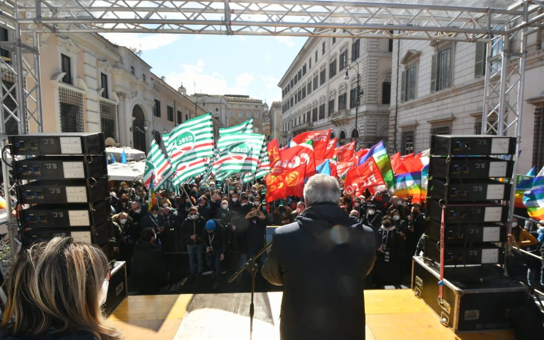 Ucraina. Cgil Cisl Uil in Piazza a Roma con le associazioni cattoliche e laiche per dire NO ALLA GUERRA. Sbarra: “Fate presto. Costruite subito le condizioni per ristabilire la Pace”