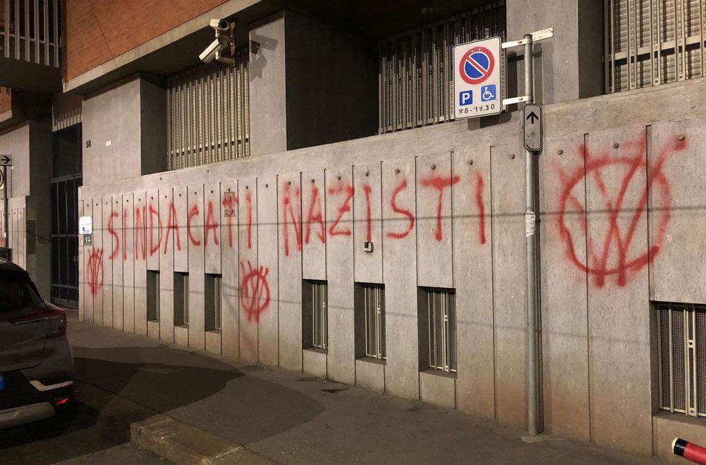 Sindacato. Sbarra: “Anche la sede Ust Cisl di Torino imbrattata dal solito gruppo estremista. Attendiamo risposte chiare dagli inquirenti su questi episodi”