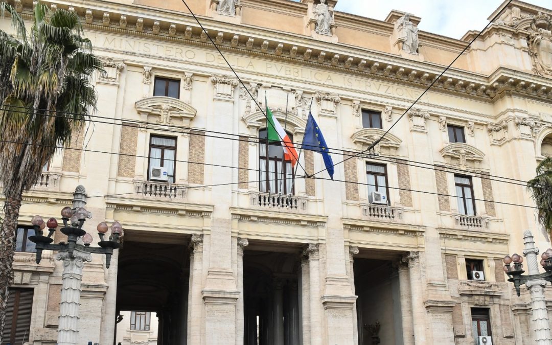 Scuola. Sbarra: “Da Valditara brutta uscita su retribuzioni differenziate. Ministro pensi a rilanciare istruzione e salari di insegnanti e personale ATA”