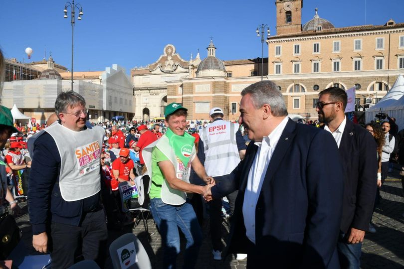 Sanità. Sbarra: “Lavoratori in prima linea contro il Covid meritano il nostro riconoscimento, il rinnovo del contratto, maggiori tutele, più investimenti”