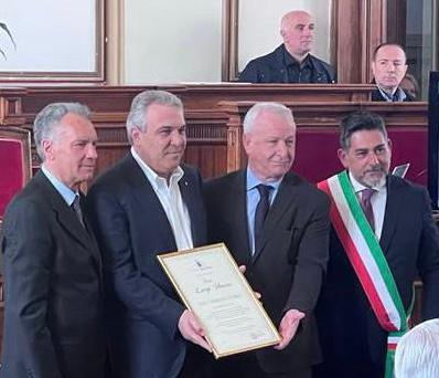 Lavoro. Sbarra riceve dal Comune di Reggio Calabria il Premio “San Giorgio D’Oro” per il suo impegno sociale e professionale