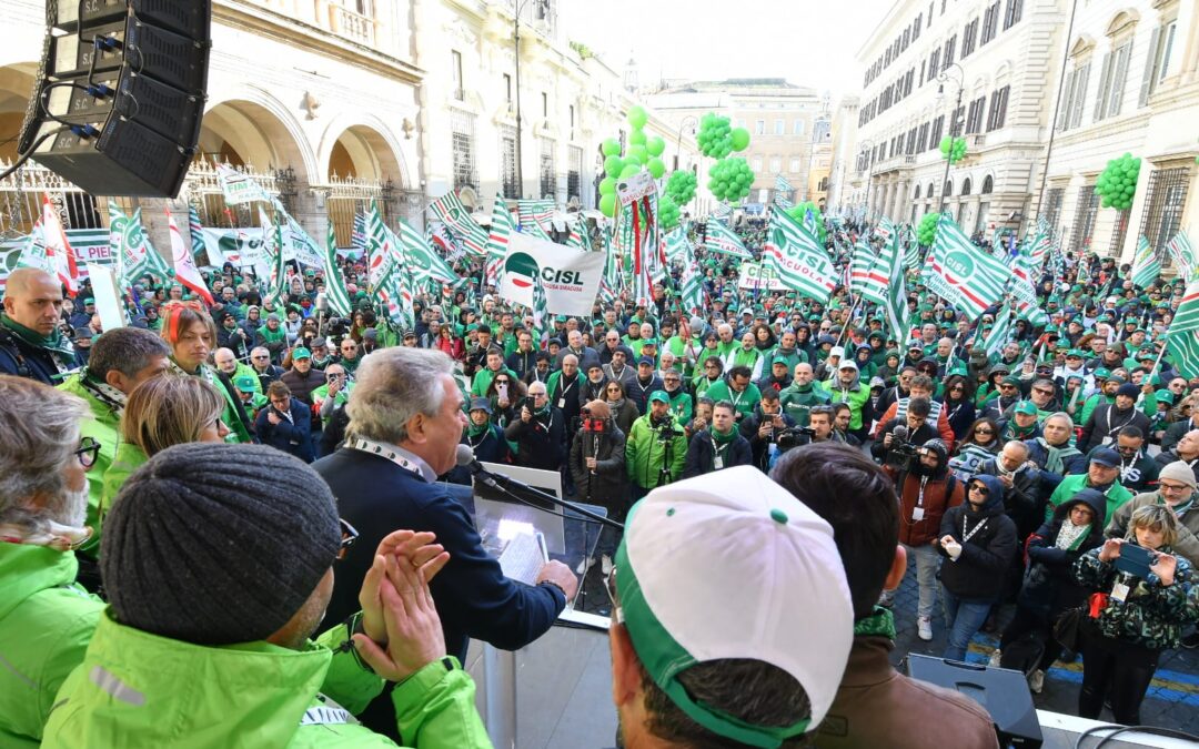 Manifestazione nazionale Cisl a Roma. Sbarra: “La manovra va cambiata. Serve un nuovo patto sociale per la sicurezza e la crescita del Paese. NO alla VIOLENZA SULLE DONNE”