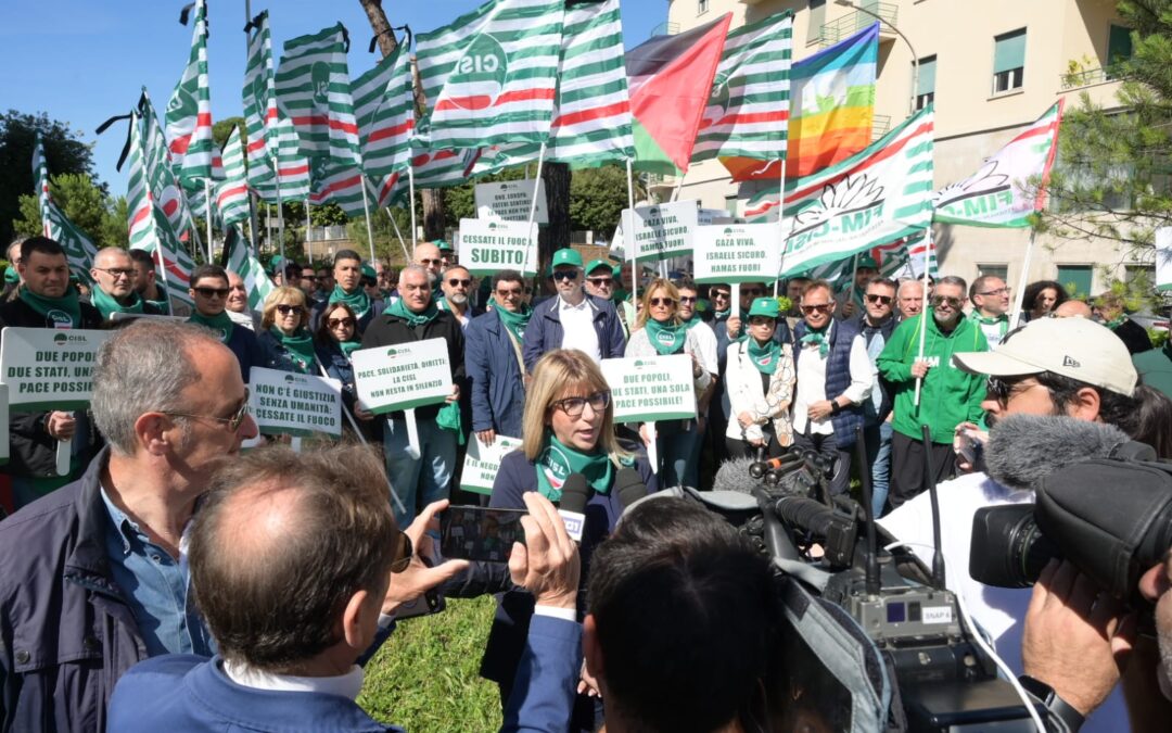 Sit-in per la pace in Medio Oriente: la CISL chiede cessate il fuoco e soluzione politica duratura. Fumarola: “La pace si costruisce con il riconoscimento reciproco e il rispetto del diritto internazionale”