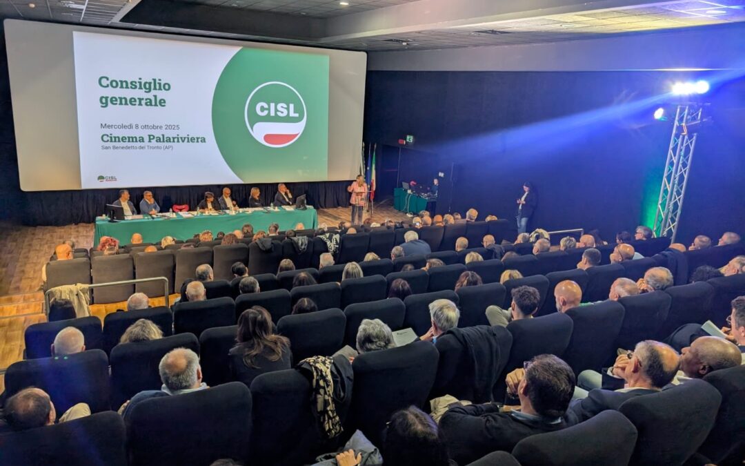 Lavoro. Fumarola al Consiglio generale della Cisl Marche: “Serve attenzione al ceto medio, riduzione dell’Irpef, defiscalizzazione delle tredicesime e politiche concrete per la conciliazione. Le piazze si riempiono solo quando il dialogo non porta risultati”
