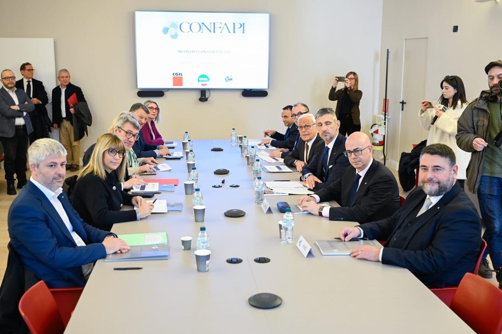 Incontro Confapi Sindacati