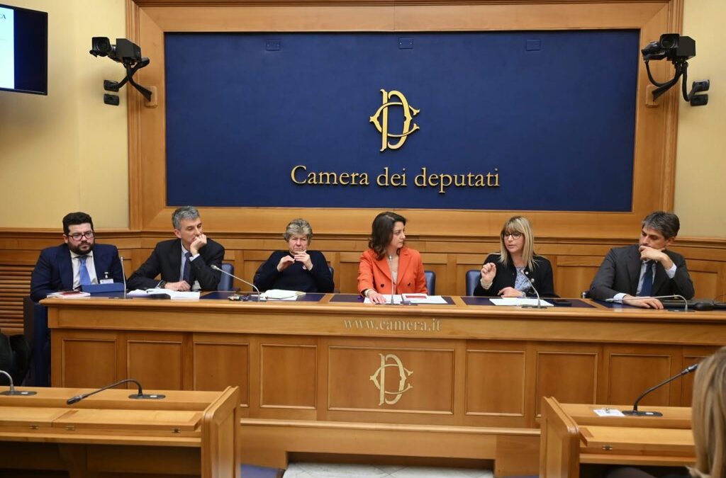 Lavoro. Fumarola alla presentazione del volume di Seghezzi alla Camera: «Contrattazione e partecipazione architrave delle nuove relazioni industriali»