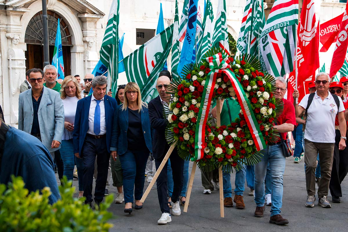 Corona-di-fiori-2.jpg