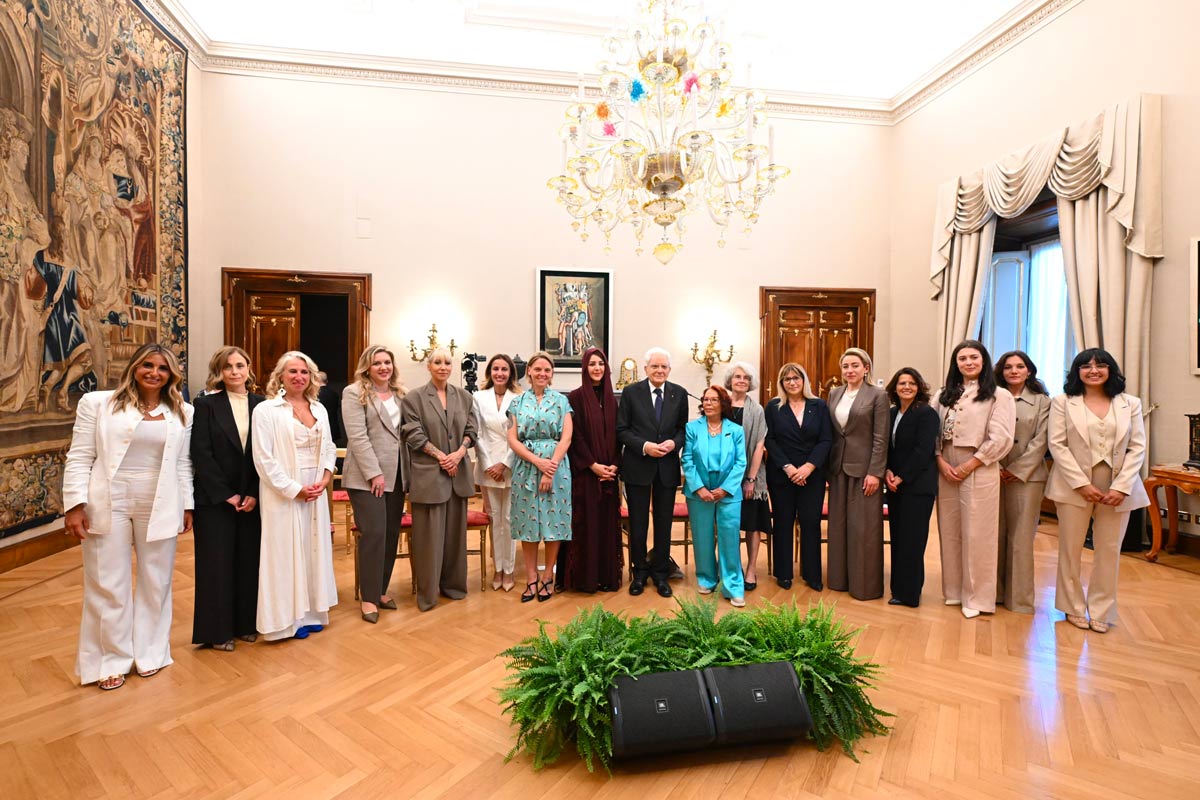 Mela d'oro. Fumarola con le altre vincitrici del Premio Marisa Bellisario ricevute al Quirinale da Sergio Mattarella