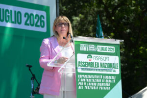 Daniela Fumarola dal palco dell'assemblea Fisascat. Piattaforma unitaria