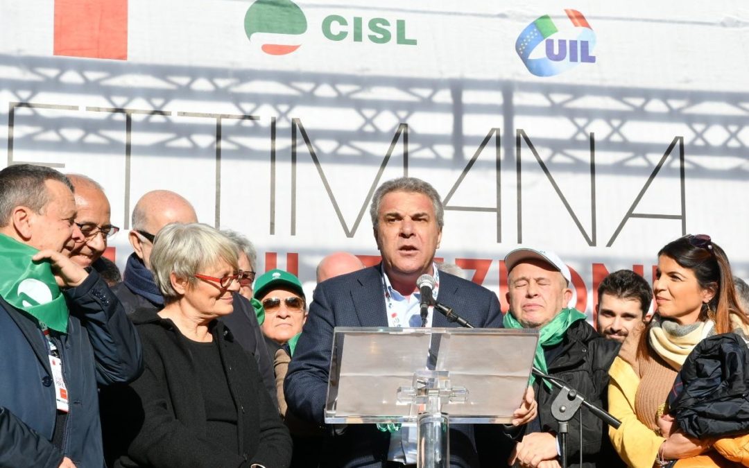 Settimana di mobilitazione Cgil, Cisl e Uil per il lavoro. Rivalutazione delle pensioni, riforma fiscale e rilancio dello stato sociale al  centro della manifestazione di oggi a Piazza Santi Apostoli