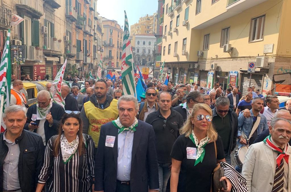 A Napoli la manifestazione di Cgil, Cisl e Uil su Whirlpool e le altre vertenze aperte. Sbarra: “Senza industria non c’e’ sviluppo per il Sud”